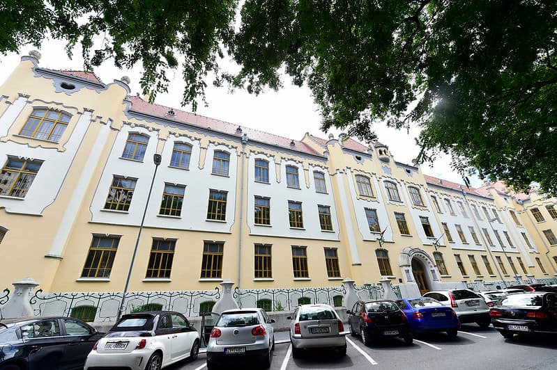 Gymnázium Grösslingová